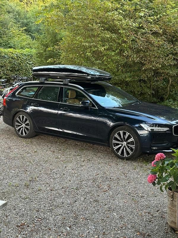 Blau Gebraucht 2016 Volvo V90 Momentum Kombi | 19.900 € (Fairer Preis) - Bild 1/4