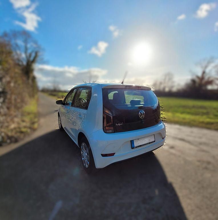 Second-hand VW up! 65 CP (47 kW) 2023 Alb Hatchback