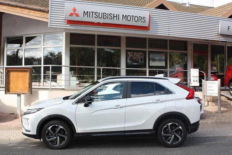 Weiß Gebraucht 2019 Mitsubishi Eclipse Cross Active SUV | 15.990 € (Fairer Preis) - Bild 1/4