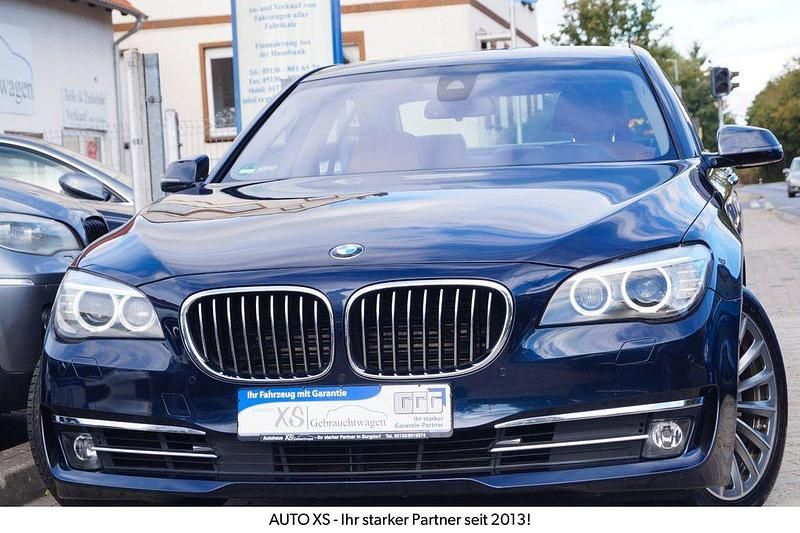 Blau Gebraucht 2014 BMW 750 Shadowline Limousine | 19.490 € (Superpreis) - Bild 1/4