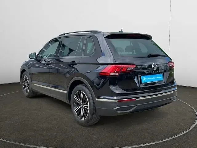 Gebraucht VW Tiguan Sport 190 PS (139 kW) 2022 Deep black perleffekt SUV
