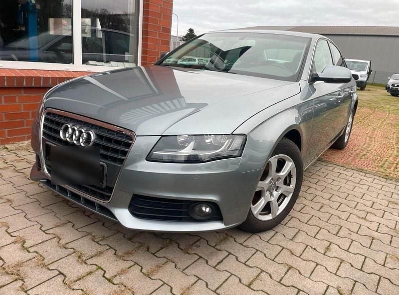 Grau Gebraucht 2011 Audi A4 Limousine | 9.300 € (Fairer Preis) - Bild 1/4