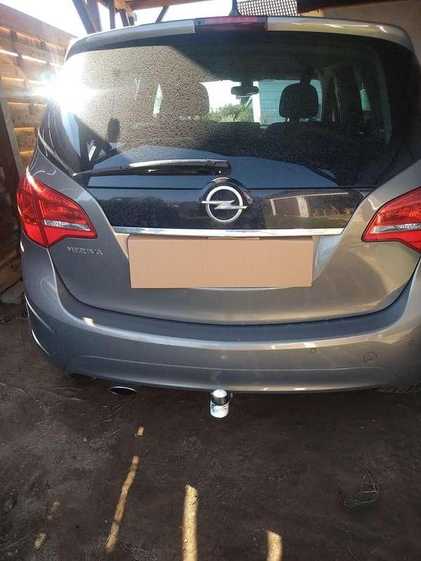 Braun Gebraucht 2013 Opel Meriva Innovation Van / Kleinbus | 10.000 € (Etwas zu teuer) - Bild 1/3
