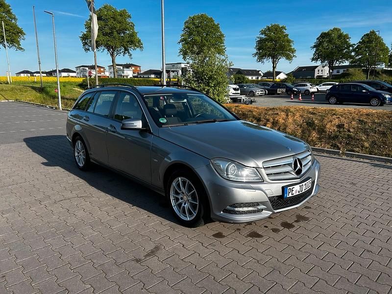 Gebraucht Mercedes C220 170 PS (125 kW) 2012 Grau Kombi