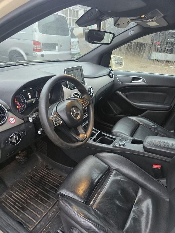 Gebraucht Mercedes B180 109 PS (80 kW) 2017 Van / Kleinbus