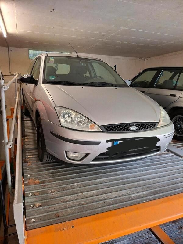 Silber Gebraucht 2004 Ford Focus Kleinwagen | 400 € (Superpreis) - Bild 1/4