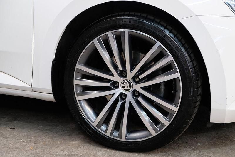 Gebraucht Skoda Superb 120 PS (88 kW) 2016 Weiß Limousine