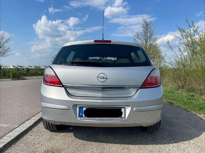 Gebraucht Opel Astra 105 PS (77 kW) 2006 Silber Limousine