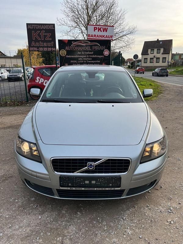 Silber Gebraucht 2006 Volvo S40 Momentum Limousine | 1.499 € (Superpreis) - Bild 1/4