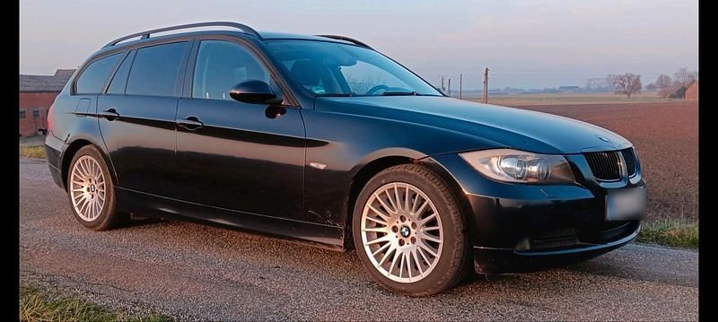Gebraucht BMW 318 129 PS (94 kW) 2007 Blau Kombi