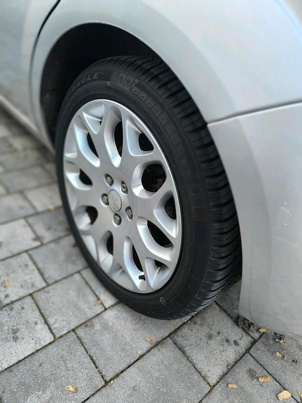 Gebraucht Ford Focus 116 PS (85 kW) 2009 Silber Kleinwagen