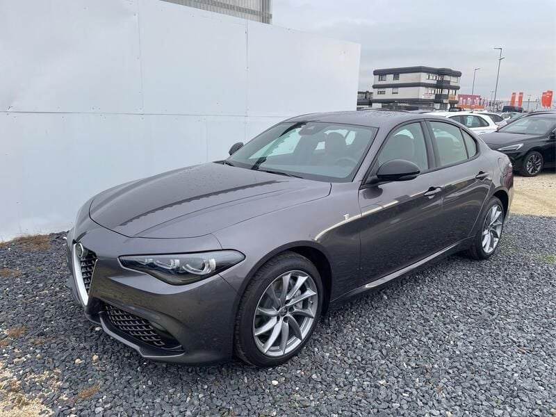 Grau metallic Neu 2024 Alfa Romeo Giulia Ti Limousine | 44.379 € - Bild 1/4