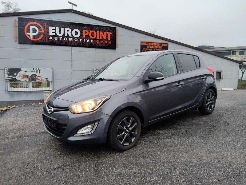 Gebraucht Hyundai i20 Trend 75 PS (55 kW) 2015 Grau Limousine