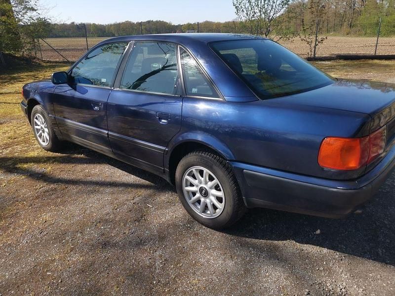 Second-hand Audi 100 116 CP (85 kW) 1994 Albastru Berlinǎ