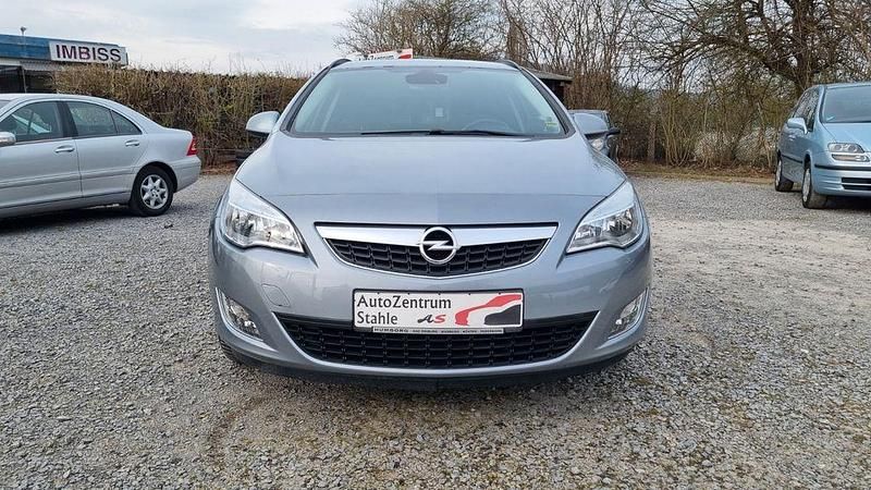 Gebraucht Opel Astra Design Edition 116 PS (85 kW) 2011 Silber Kombi