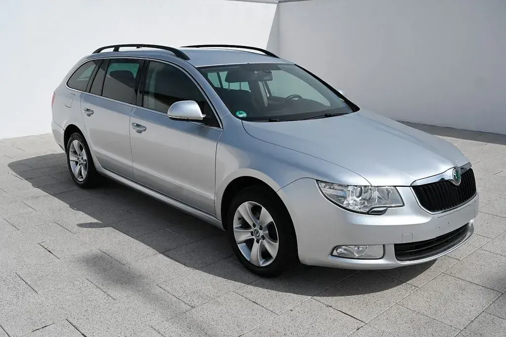 Używany Skoda Superb Ambition 170 KM (125 kW) 2012 Srebrny Sedan/Limuzyna
