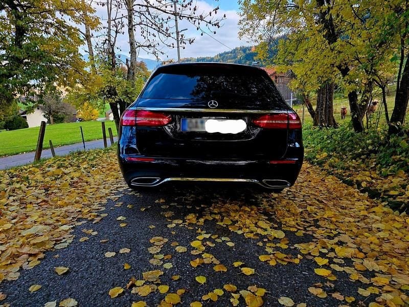 Gebraucht Mercedes E220 AMG 194 PS (142 kW) 2017 Blau Kombi