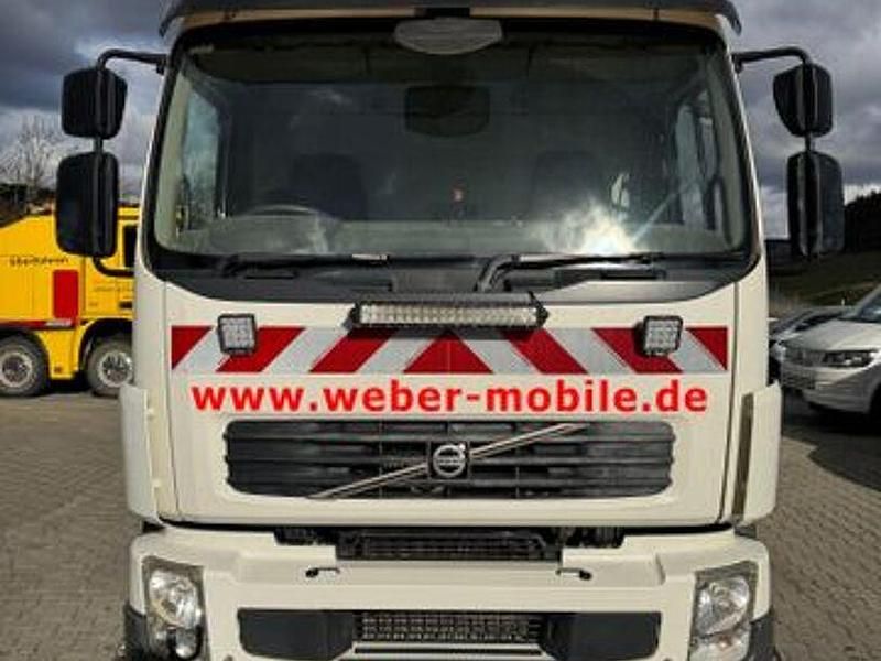 Second-hand Volvo 260 195 CP (143 kW) 2011 Alb