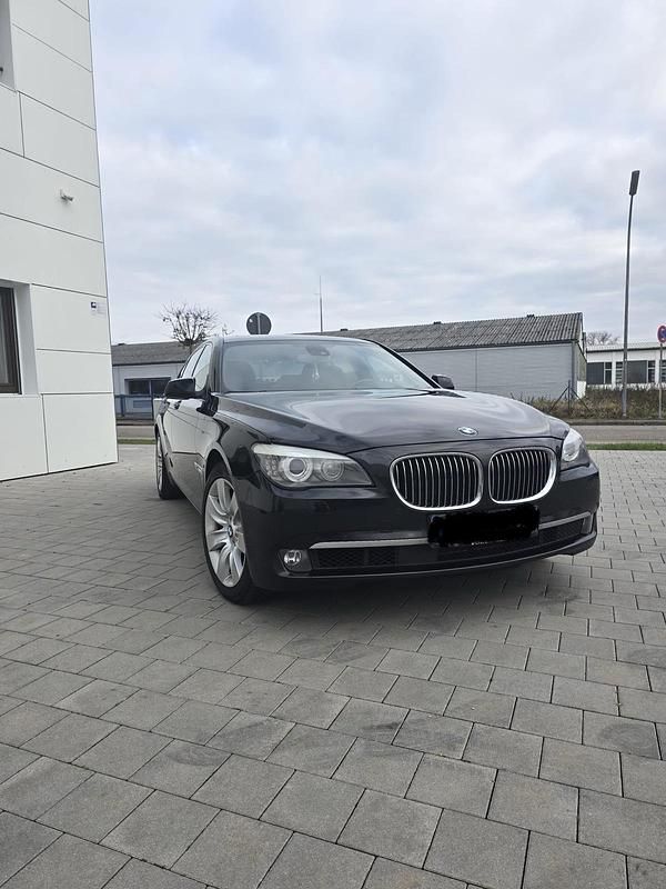 Gebraucht BMW 740 306 PS (225 kW) 2012 Schwarz Limousine