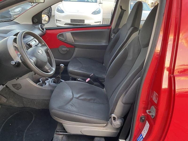Gebraucht Toyota Aygo Basis 68 PS (50 kW) 2009 Rot Kleinwagen