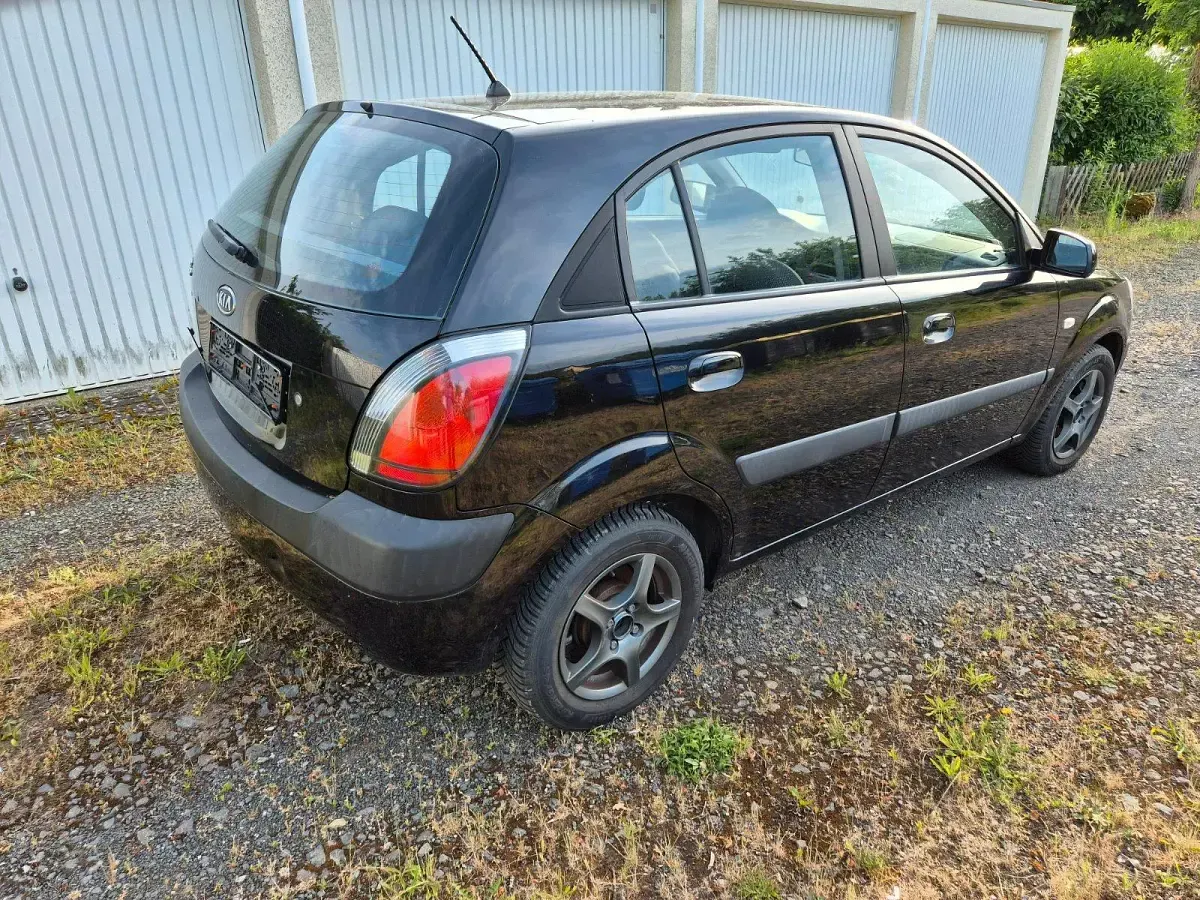 Gebraucht Kia Rio 97 PS (71 kW) 2006 Schwarz Limousine