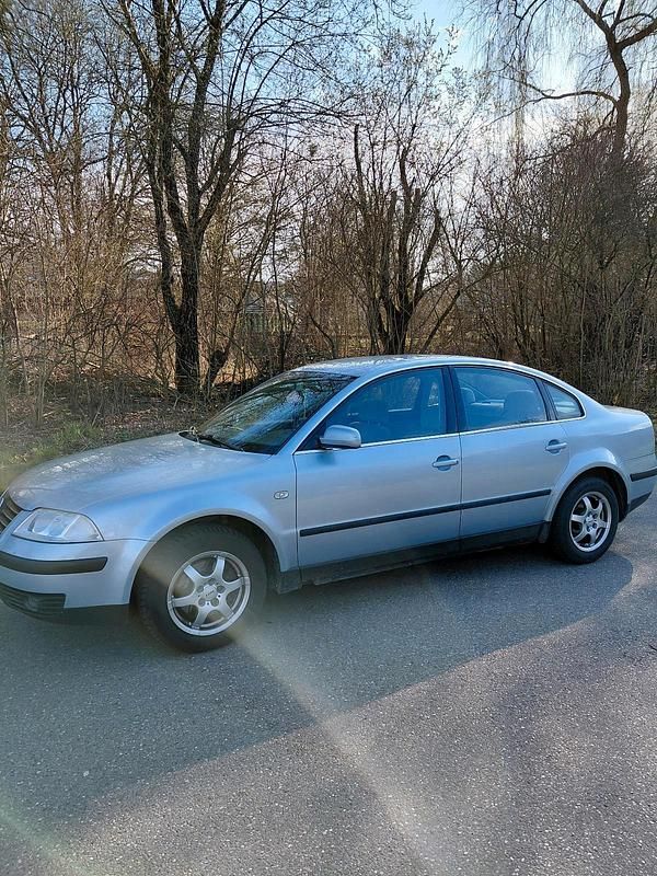 Gebraucht VW Passat 116 PS (85 kW) 2001 Blau Limousine