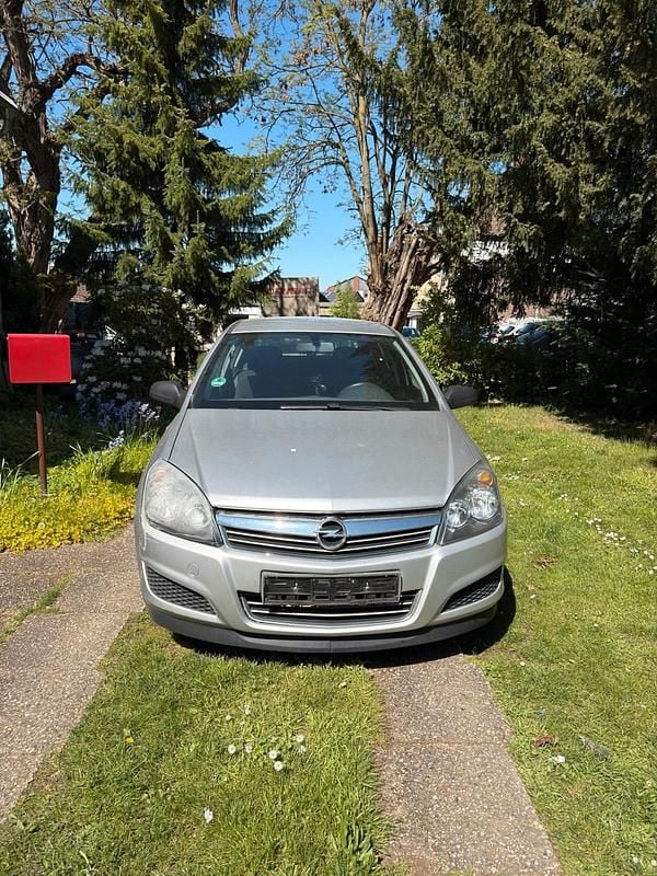 Używany Opel Astra 88 KM (64 kW) 2009 Szary Hatchback