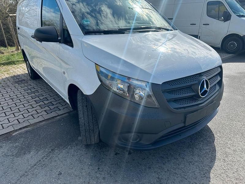 Second-hand Mercedes Vito 163 CP (119 kW) 2024 Alb Van