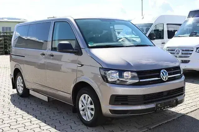 Gebraucht VW Multivan Trendline 150 PS (110 kW) 2018 Beige Van / Kleinbus