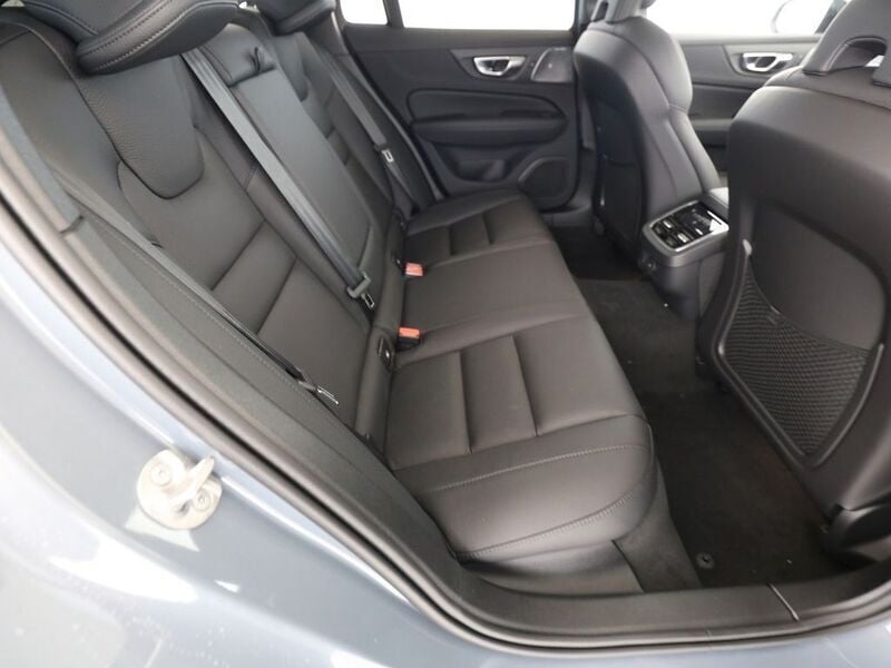 Gebraucht Volvo V60 Ultimate 197 PS (144 kW) 2024 Thunder grey / metallic Kombi