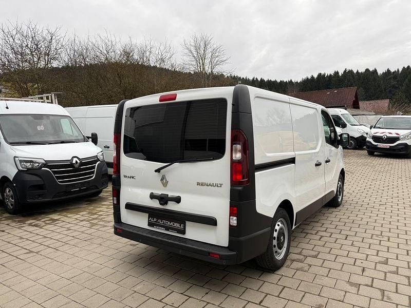 Gebraucht Renault Trafic 121 PS (88 kW) 2018 Weiß Van / Kleinbus