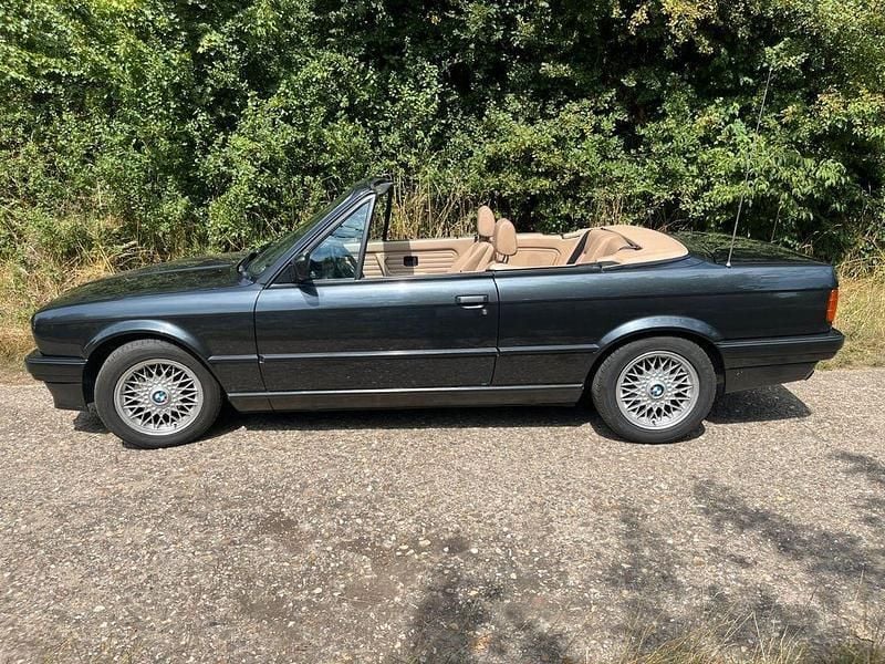 Schwarz Gebraucht 1991 BMW 325 Cabriolet Sport Line Cabrio | 23.900 € - Bild 1/4