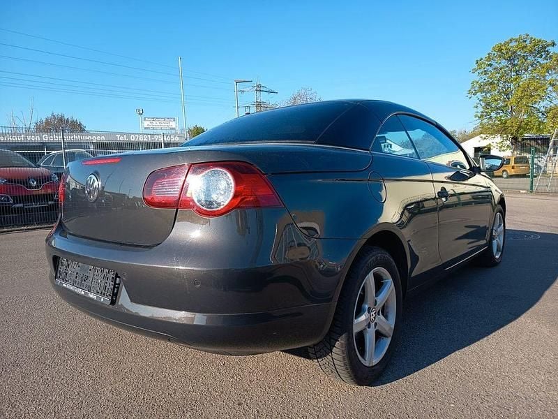 Używany VW Eos Edition 122 KM (89 kW) 2010 Brązowy Kabriolet
