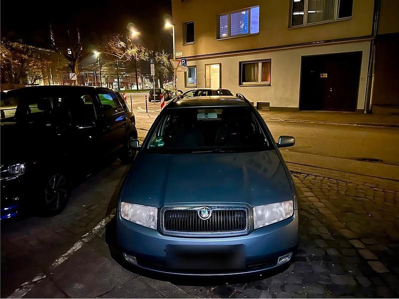 Second-hand Skoda Fabia 101 CP (74 kW) 2004 Argintiu Berlinǎ