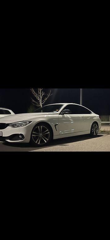Weiß Gebraucht 2016 BMW 418 Sport Line Coupé | 16.200 € - Bild 1/4