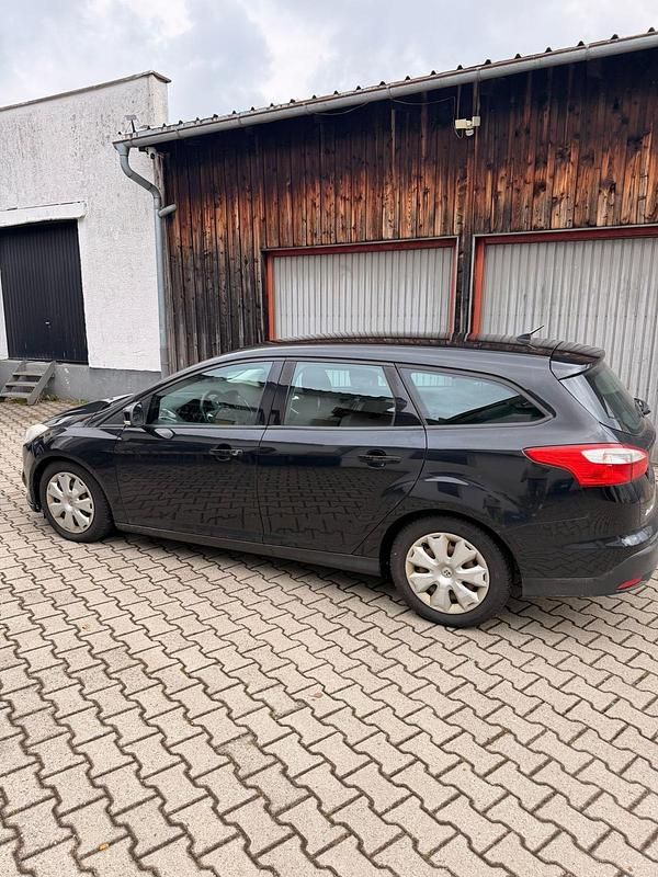 Gebraucht Ford Focus 116 PS (85 kW) 2011 Blau Kombi