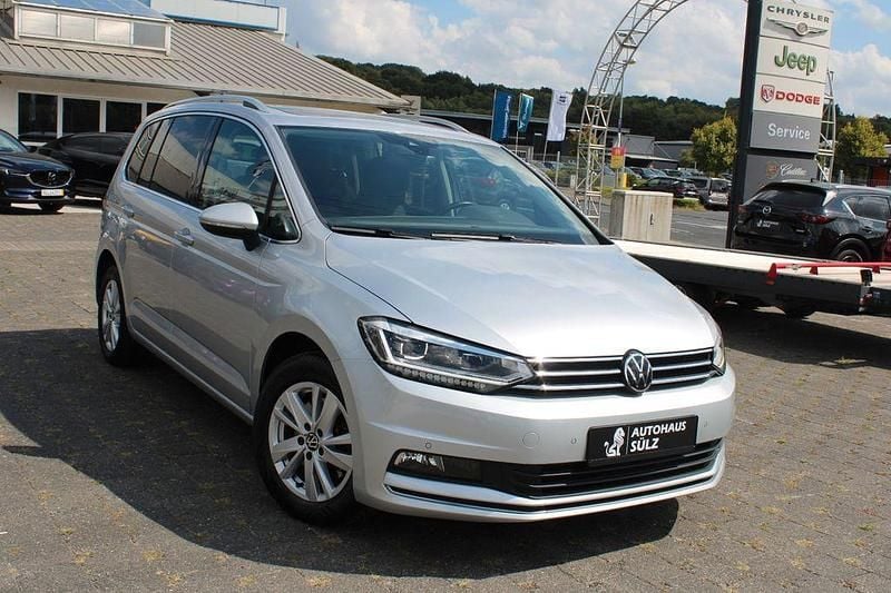 Silber Gebraucht 2021 VW Touran United Van / Kleinbus | 25.399 € (Guter Preis) - Bild 1/4