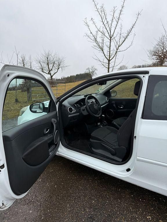 Gebraucht Renault Clio II 86 PS (63 kW) 2010 Weiß Limousine