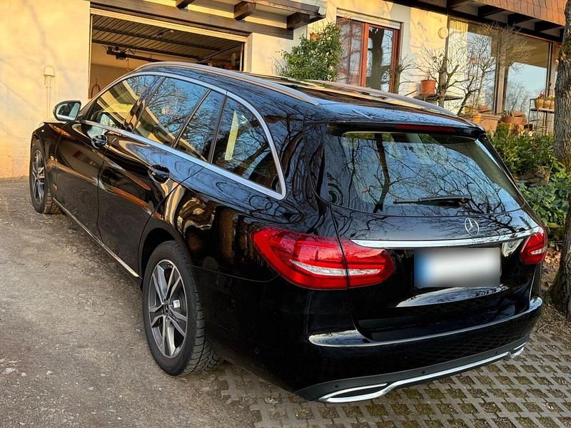 Gebraucht Mercedes C250 Avantgarde 204 PS (150 kW) 2017 Schwarz Kombi