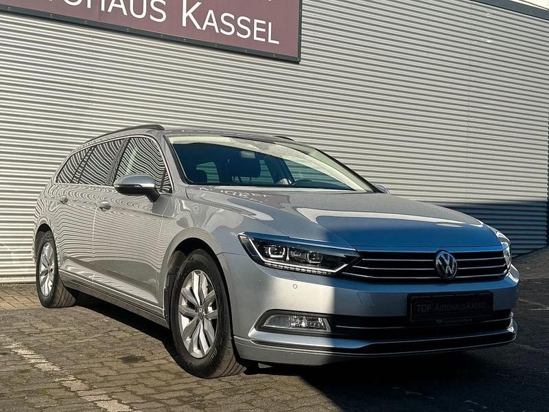 Silber Gebraucht 2016 VW Passat Comfortline Kombi | 12.990 € (Fairer Preis) - Bild 1/4