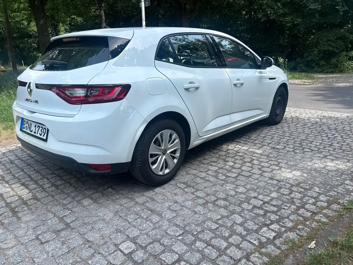 Gebraucht Renault Mégane 110 PS (80 kW) 2018 Weiß Kleinwagen