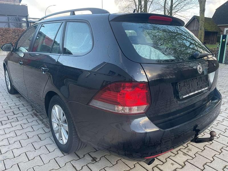 Gebraucht VW Golf VI Trendline 105 PS (77 kW) 2010 Deep black perleffekt Kleinwagen