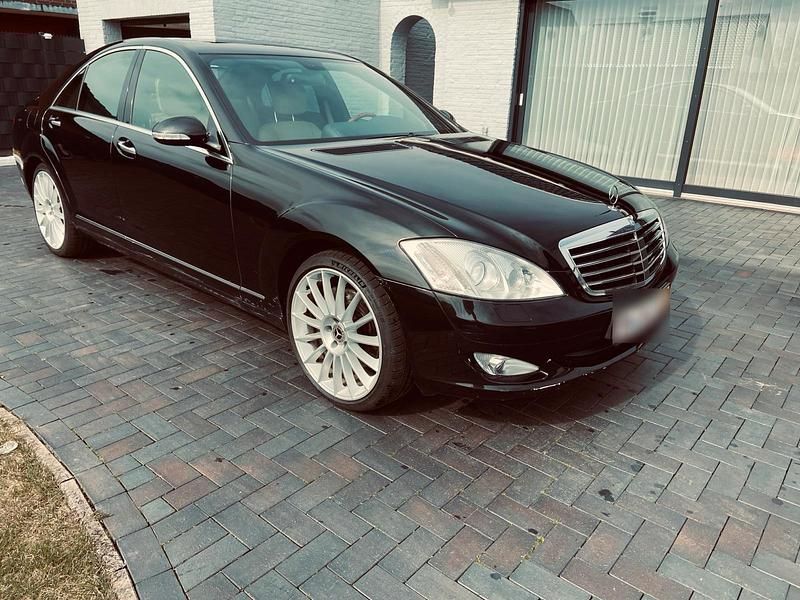 Gebraucht Mercedes 320 235 PS (172 kW) 2009 Schwarz Limousine