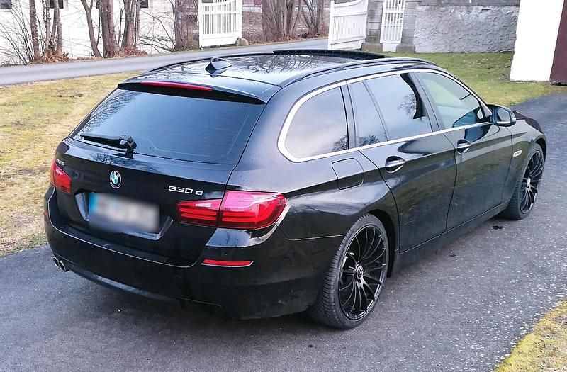 Gebraucht BMW 530 258 PS (189 kW) 2016 Schwarz Kombi