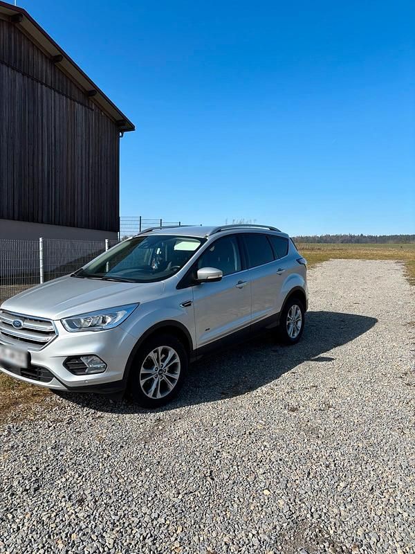 Gebraucht Ford Kuga 150 PS (110 kW) 2018 Silber SUV