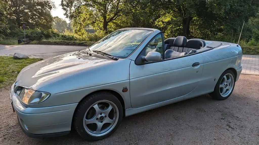 Gebraucht Renault Mégane Cabriolet 114 PS (83 kW) 1998 Silber Cabrio
