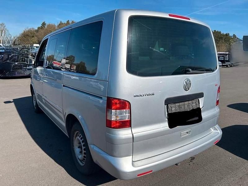 Second-hand VW Multivan 174 CP (127 kW) 2007 Argintiu Monovolum