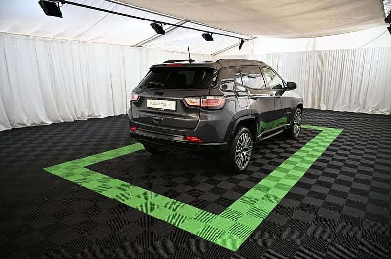 Gebraucht Jeep Compass Summit 131 PS (96 kW) 2025 Grau SUV