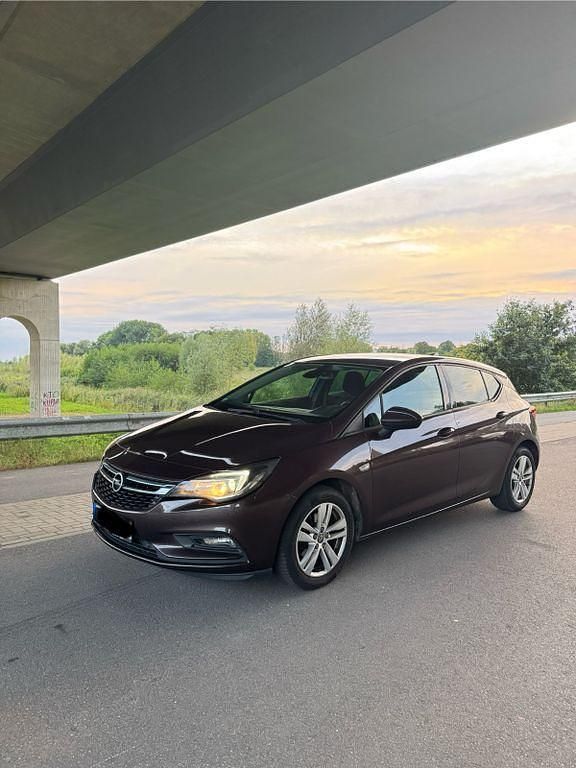 Braun Gebraucht 2018 Opel Astra S Limousine | 11.000 € (Fairer Preis) - Bild 1/4