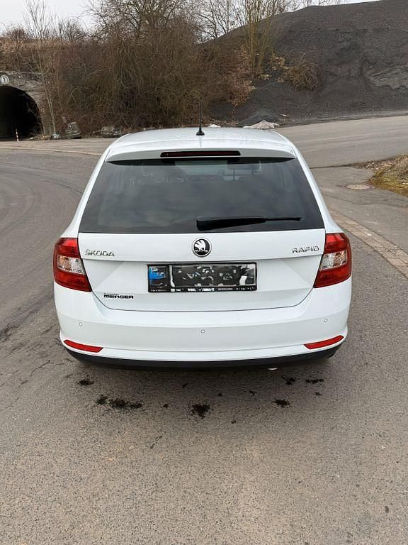 Gebraucht Skoda Rapid Joy 110 PS (80 kW) 2016 Weiß Limousine